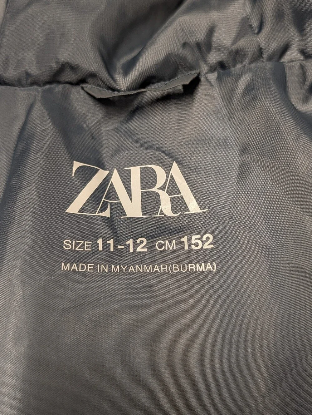 Zara Youth Gray Hooded Puffer Vest Size 11-12 152cm Full Zip Zip Pockets